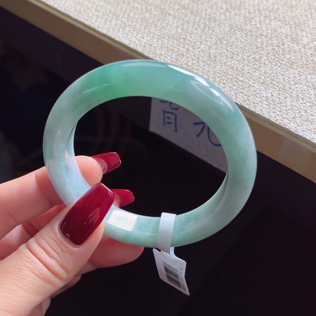 翡翠手镯未镶嵌手镯