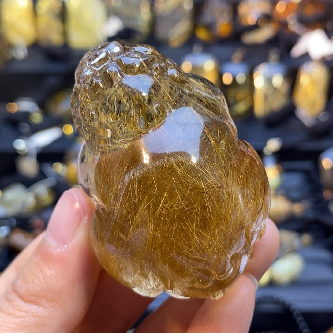 水晶手把件未镶嵌鱼****?天然发晶貔貅手把件