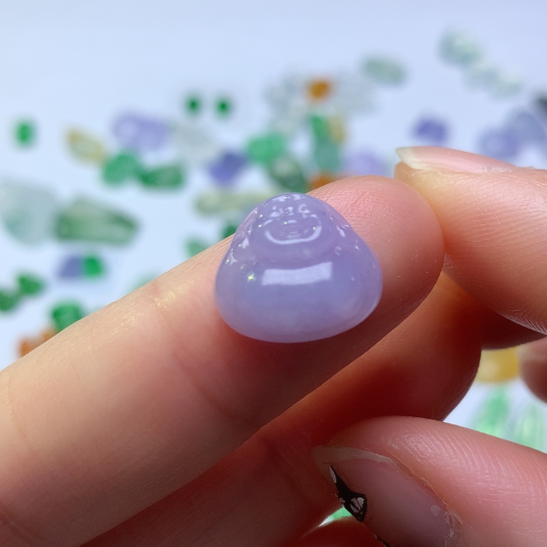 翡翠未镶嵌颈饰佛