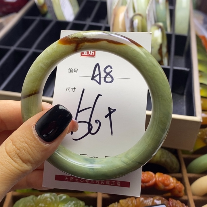 蛇纹石玉手镯未镶嵌