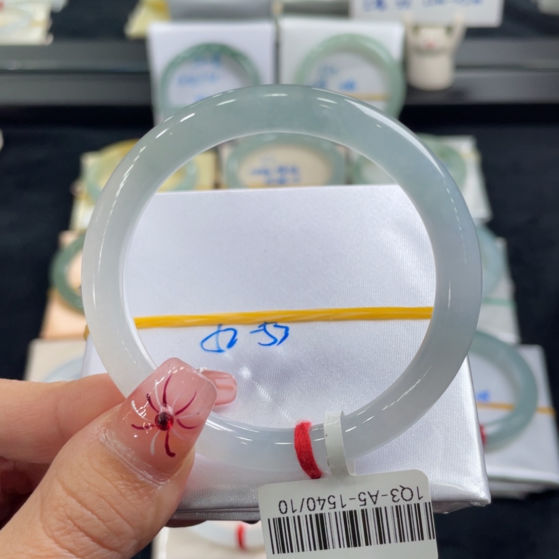 翡翠手镯未镶嵌圓**女翡翠手镯