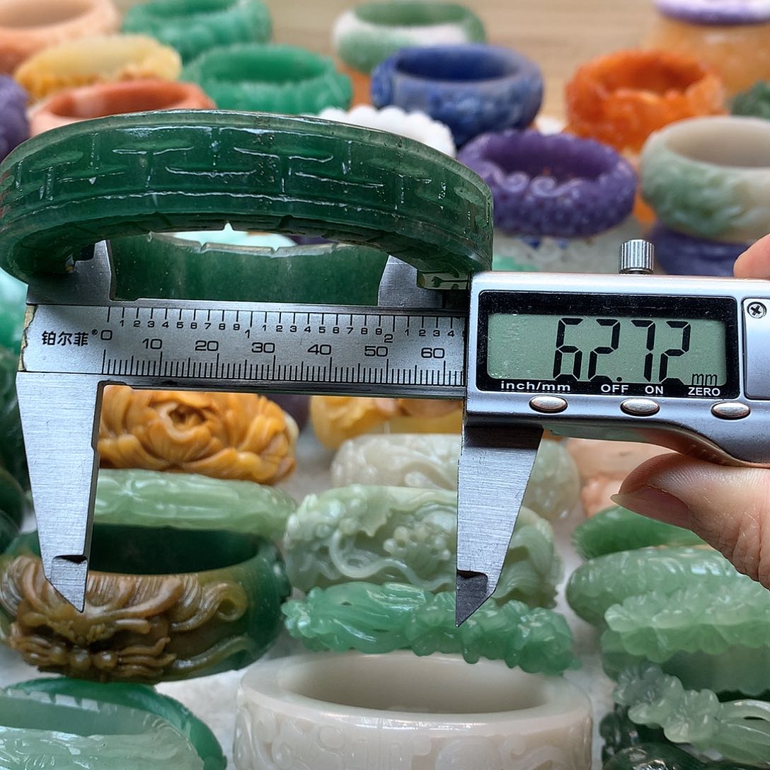 未镶嵌手镯石英质玉