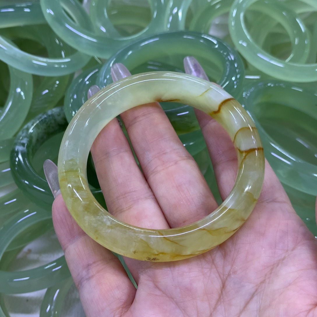 蛇纹石玉未镶嵌手镯
