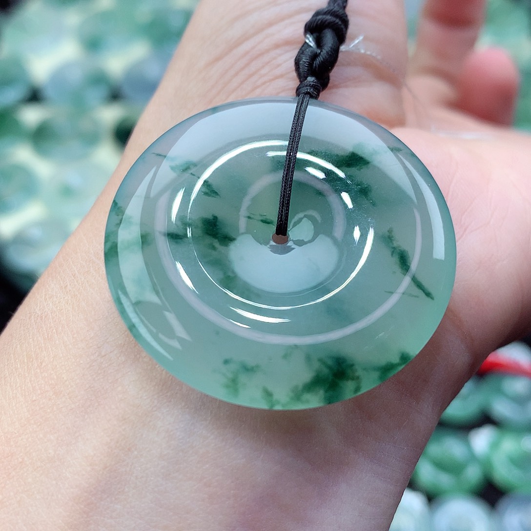 翡翠颈饰未镶嵌编号120。尺寸35.5-5.8