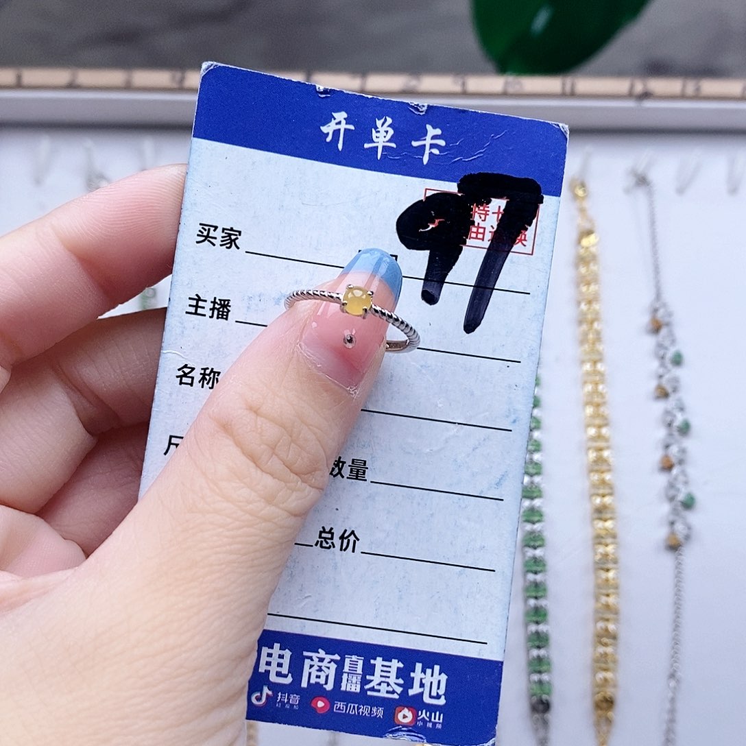 翡翠未镶嵌戒指戒指