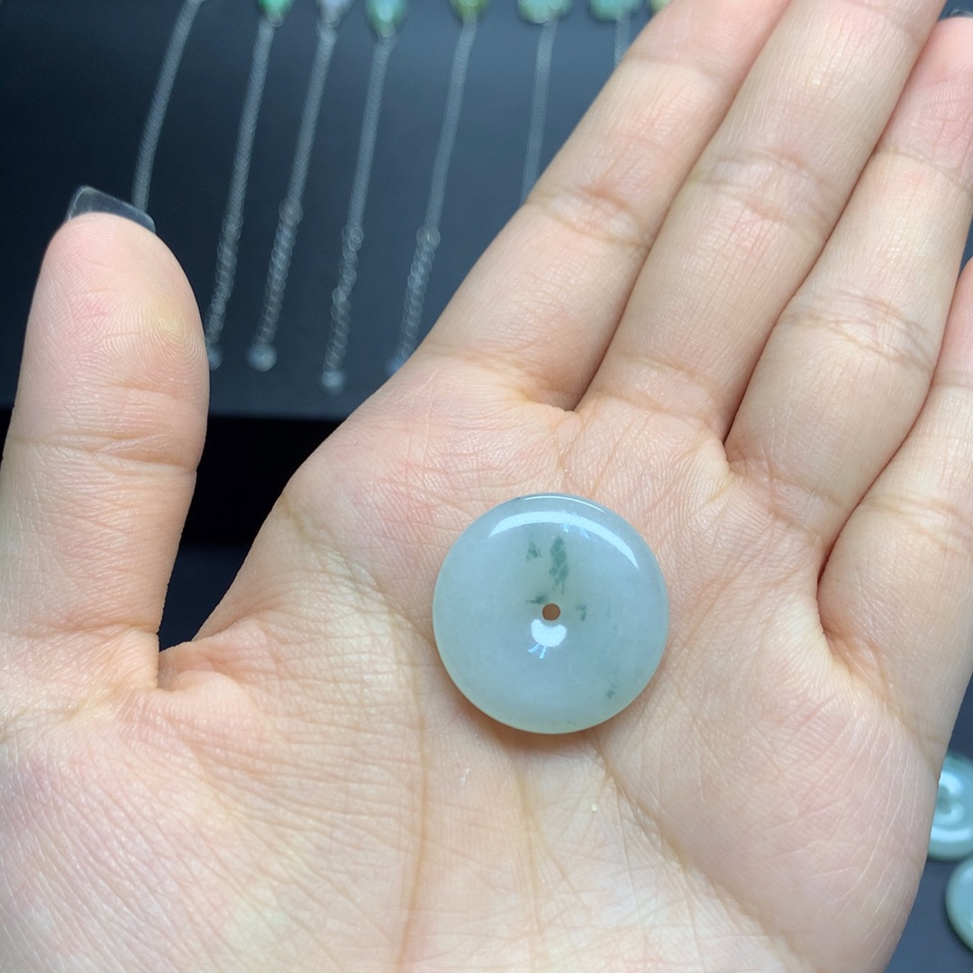 翡翠银S925镶嵌颈饰平安扣白底绿飘花