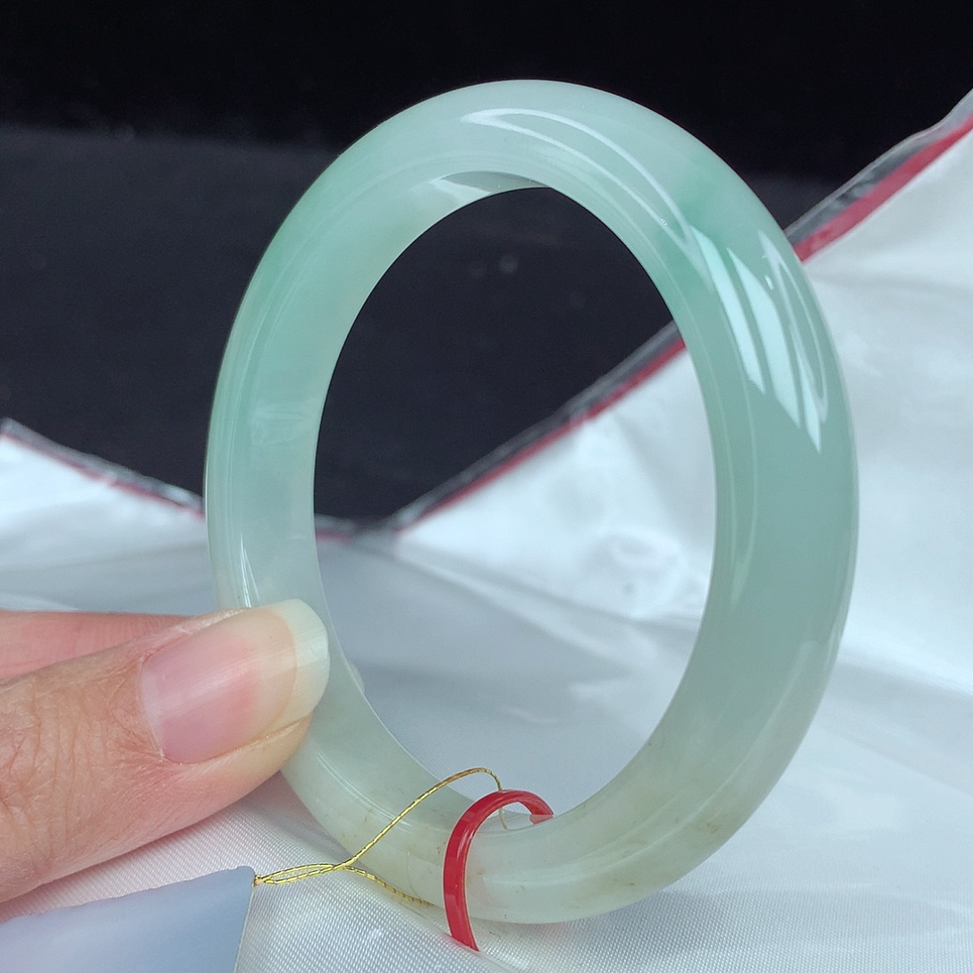 翡翠手镯未镶嵌54圈2847