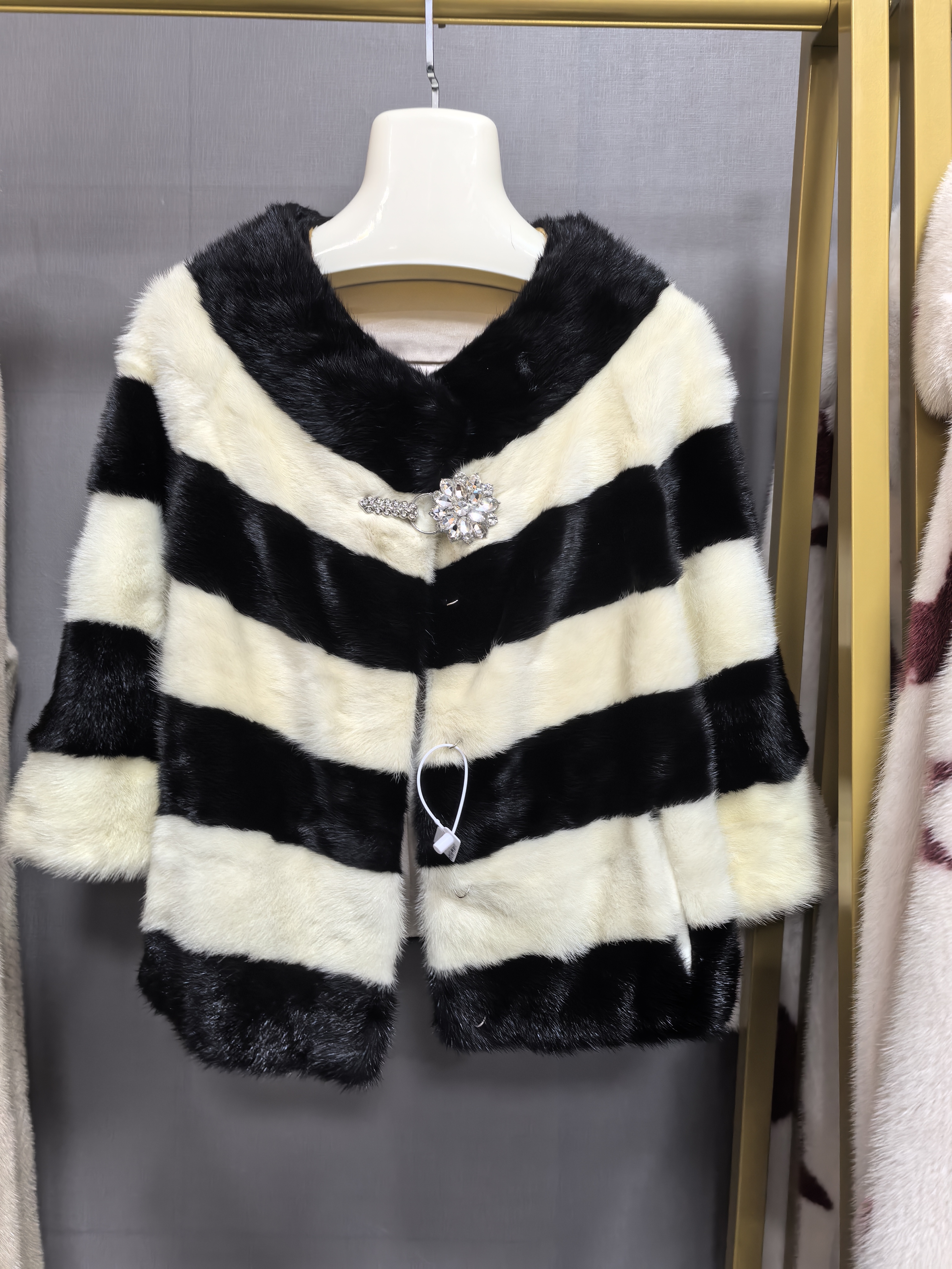 女士设计师款外套 收货返运费