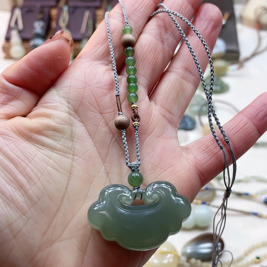 和田玉颈饰未镶嵌