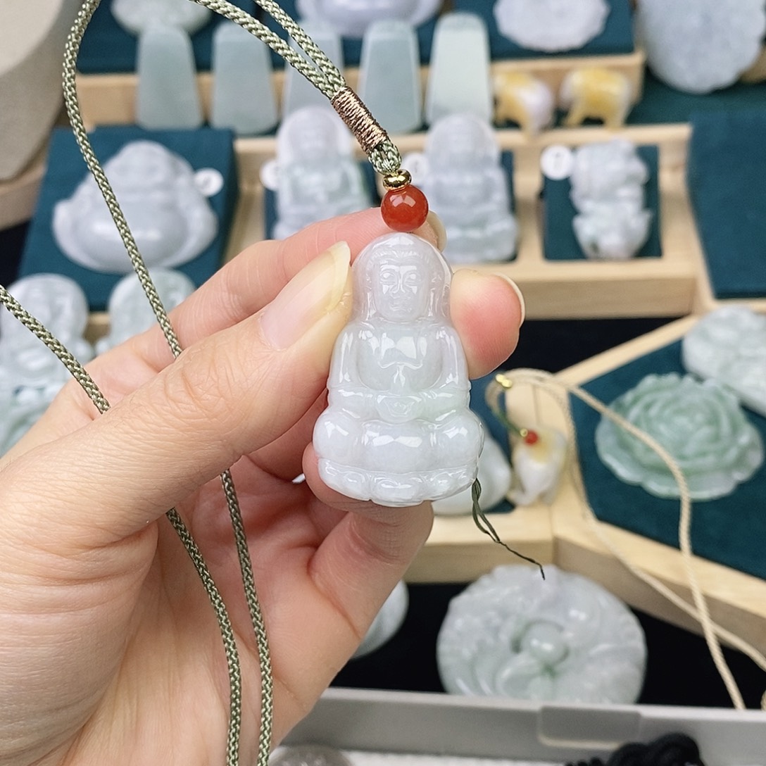 清***晨翡翠未镶嵌颈饰观音