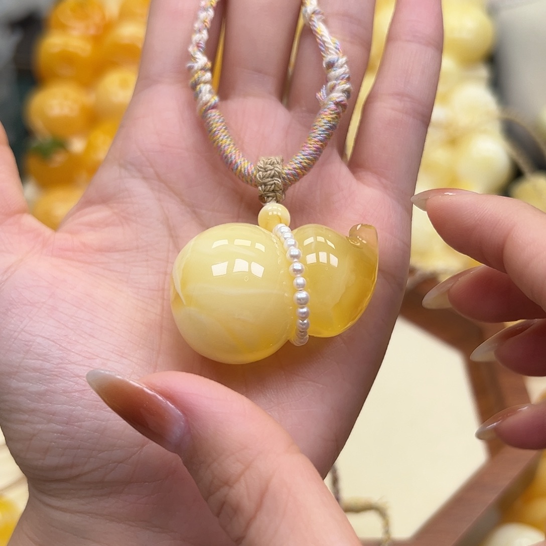 琥珀未镶嵌颈饰蜜蜡