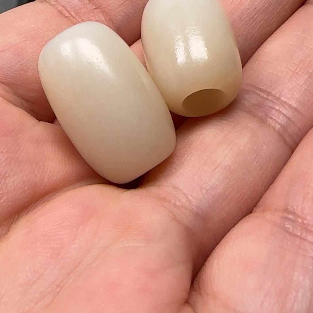 伍***月精美的小珠子小把件