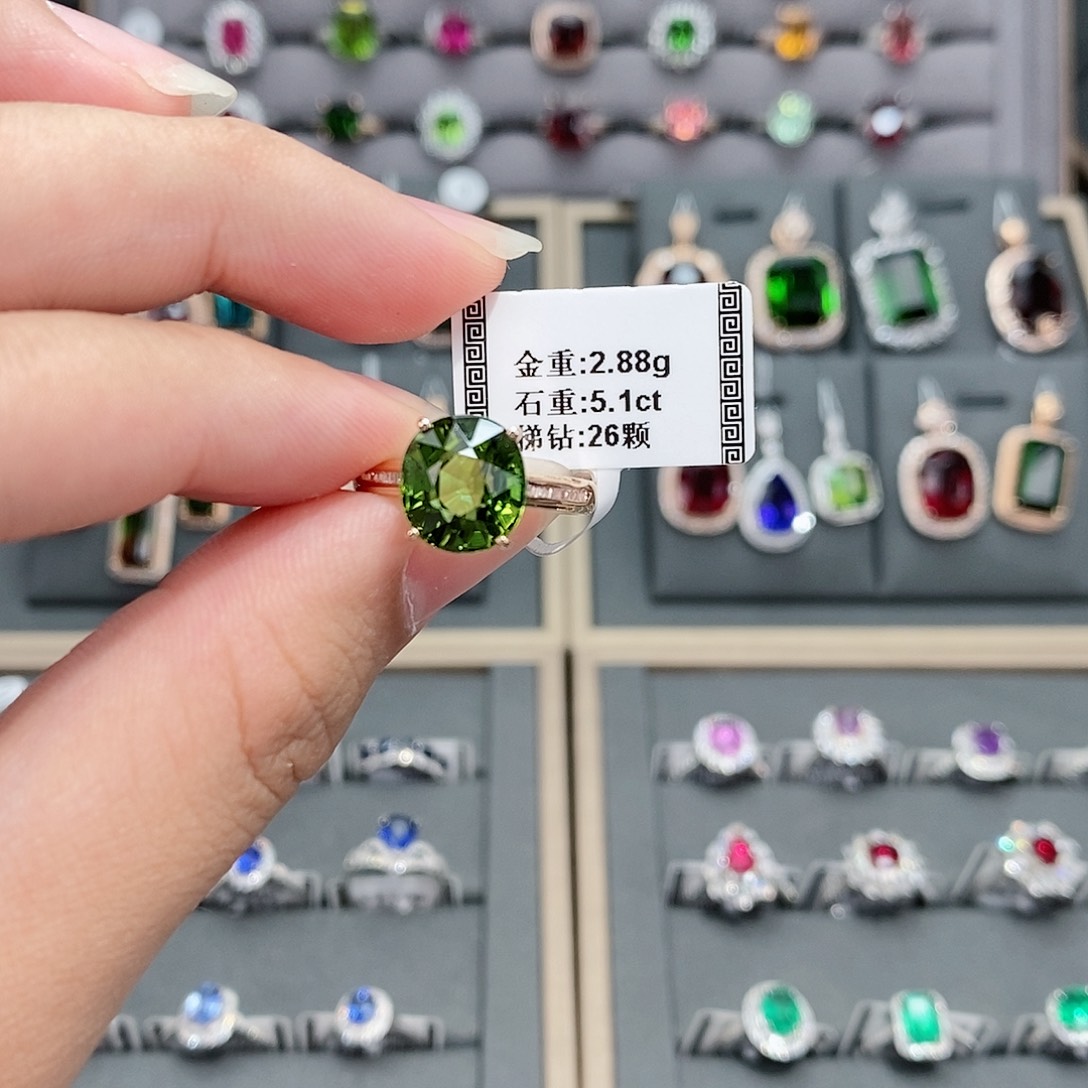 碧玺戒指18K金镶嵌5.1。