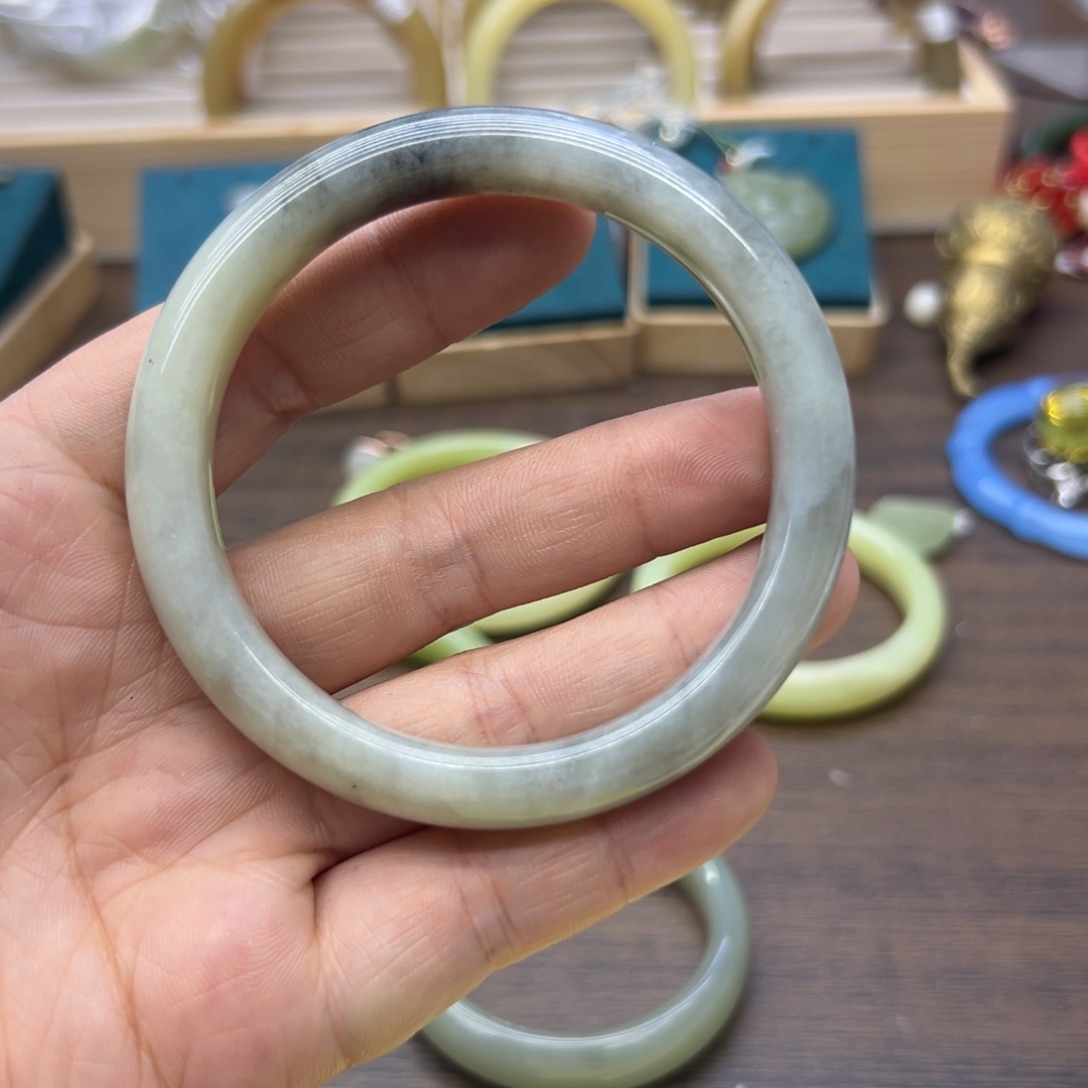 和田玉未镶嵌手镯59.9圈围1130