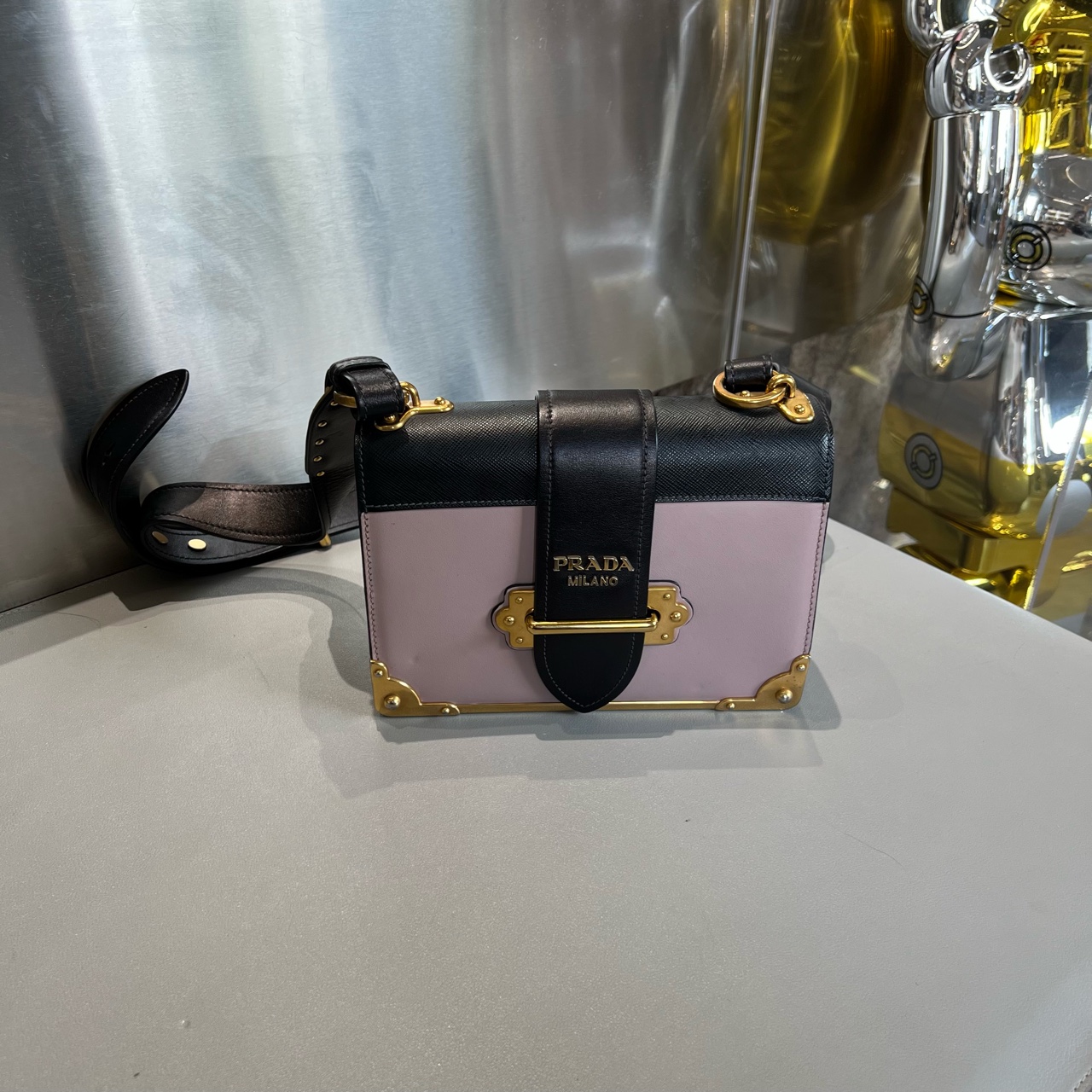 95新 Prada/普拉达 时尚 Cahier粉色拼黑色牛皮单肩包女神小众