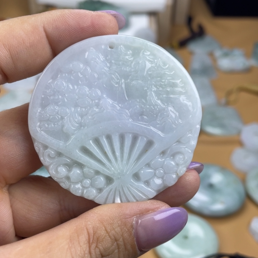 翡翠未镶嵌颈饰扇子