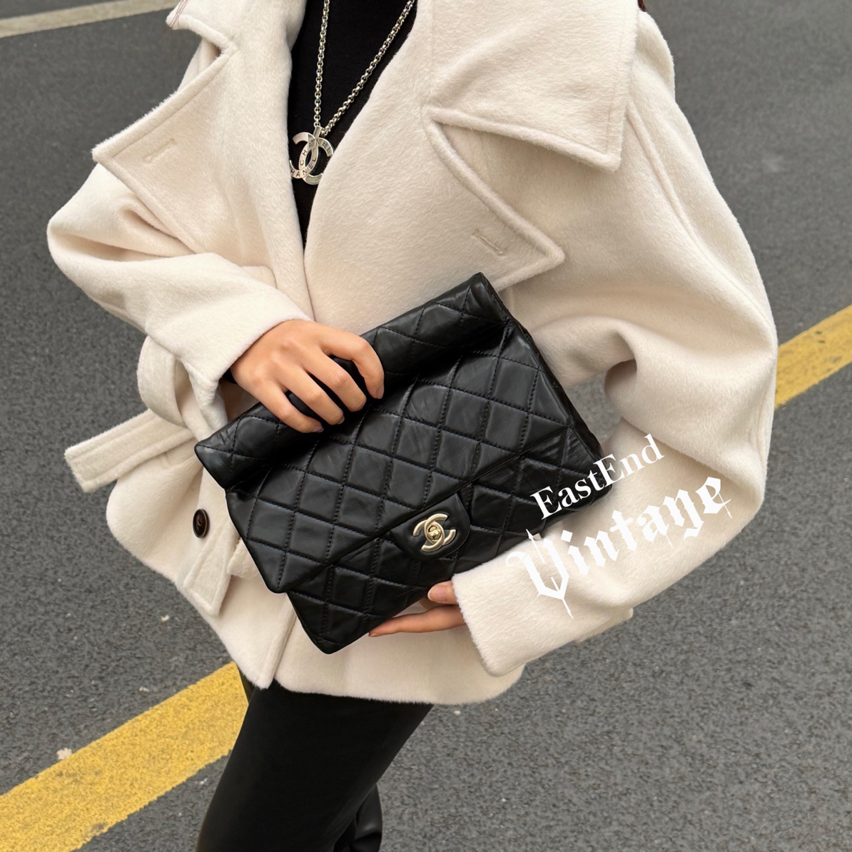 95新 Chanel/香奈儿 東区-香奈儿23A秀款黑金油蜡牛手拿包/70226