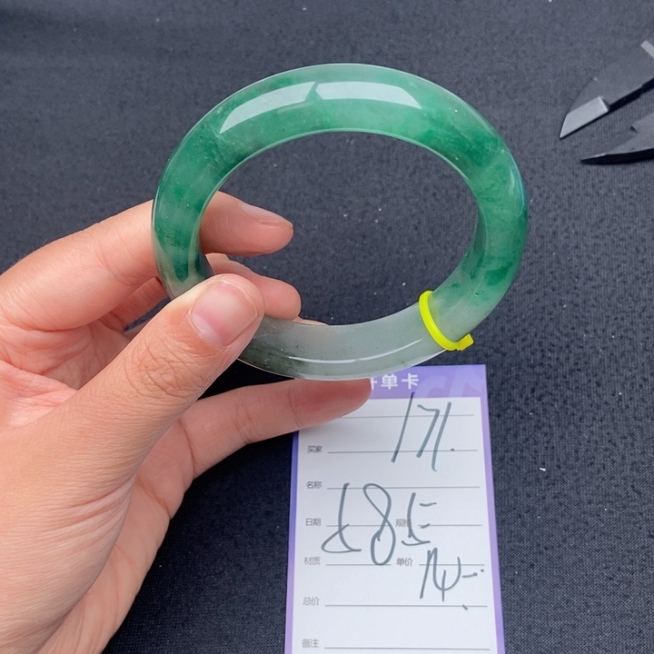 石英质玉（非洲翠）手镯未镶嵌171
