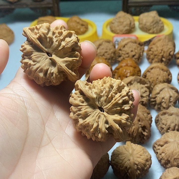 文玩核桃把件麒麟纹官帽50尺