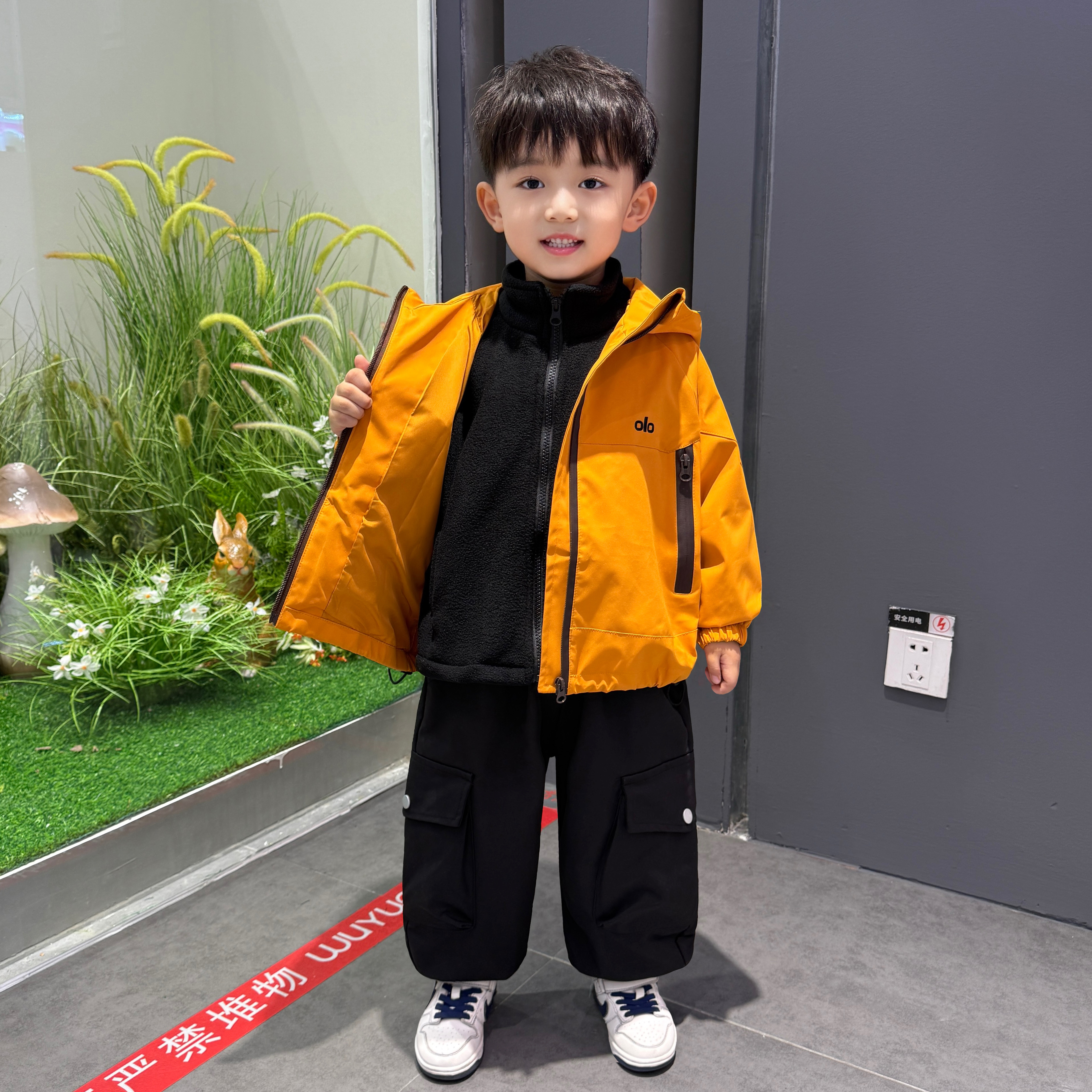 男童春秋外套2025年新款宝宝洋气儿童春秋装小男孩休闲户外冲锋衣