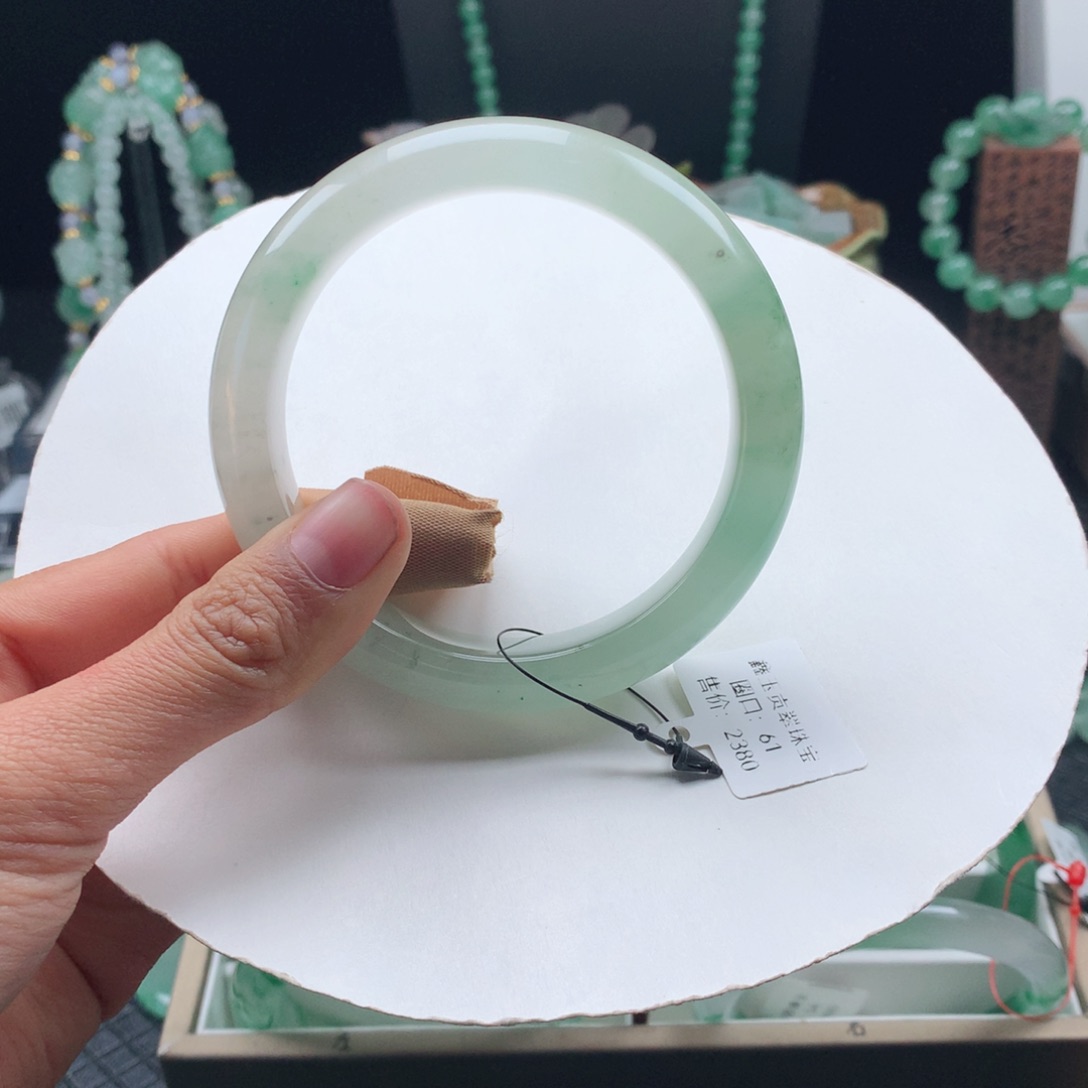 石英质玉手镯未镶嵌