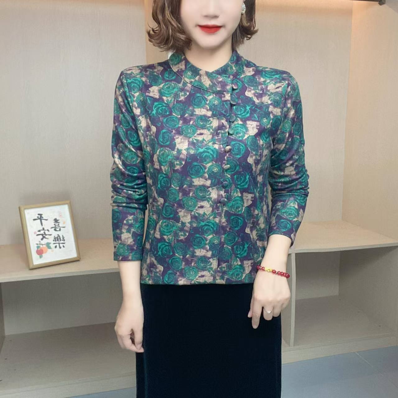  2025秋冬季女士新款圆领斜扣国风玫瑰提花百搭妈妈装小衫k181