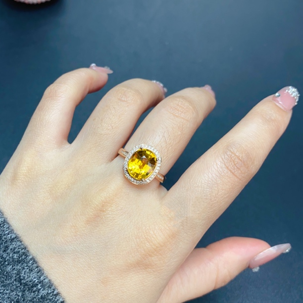 绰丽彩宝18k金镶嵌钻石天然黄碧玺戒指 主石：3.98克拉