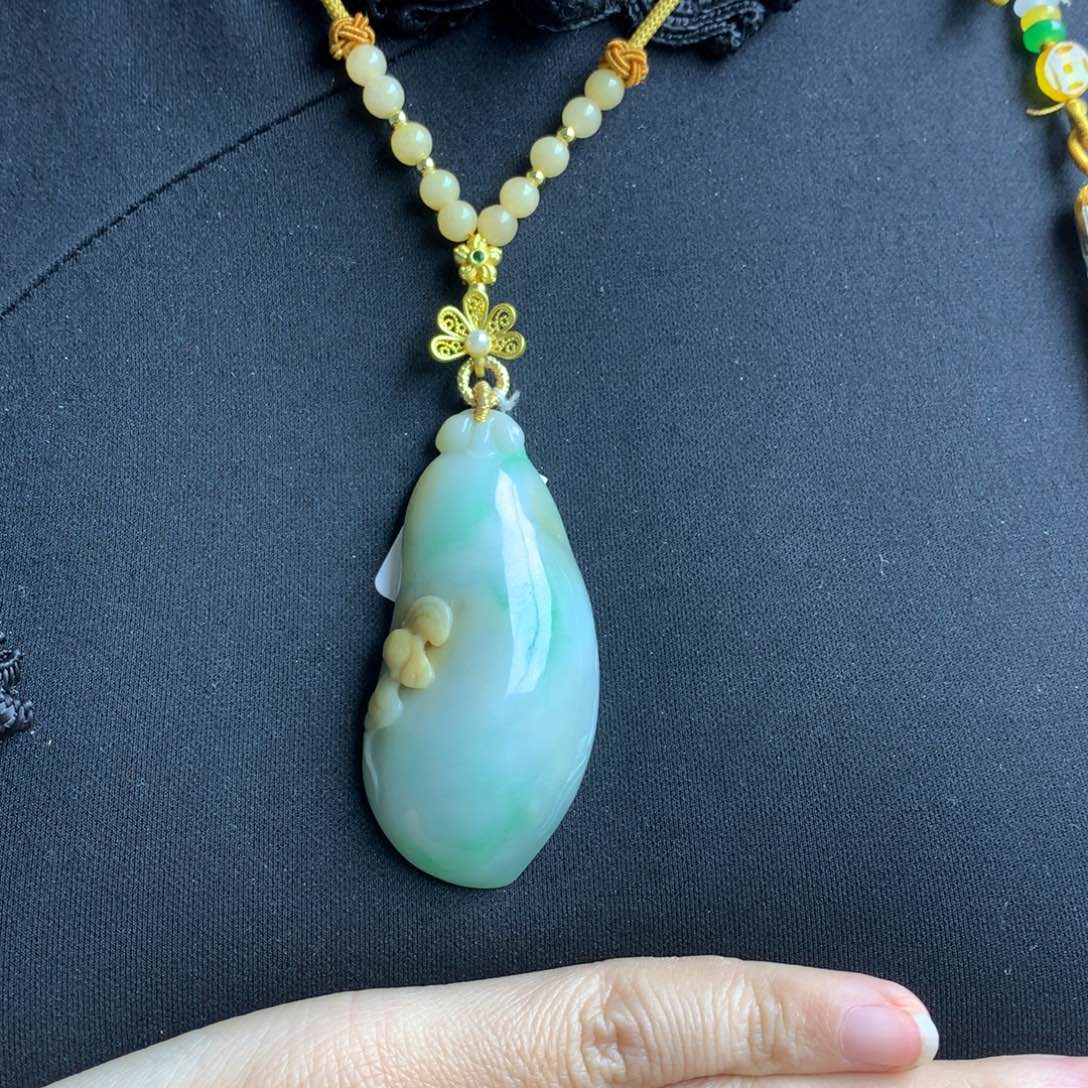 翡翠颈饰未镶嵌翡翠