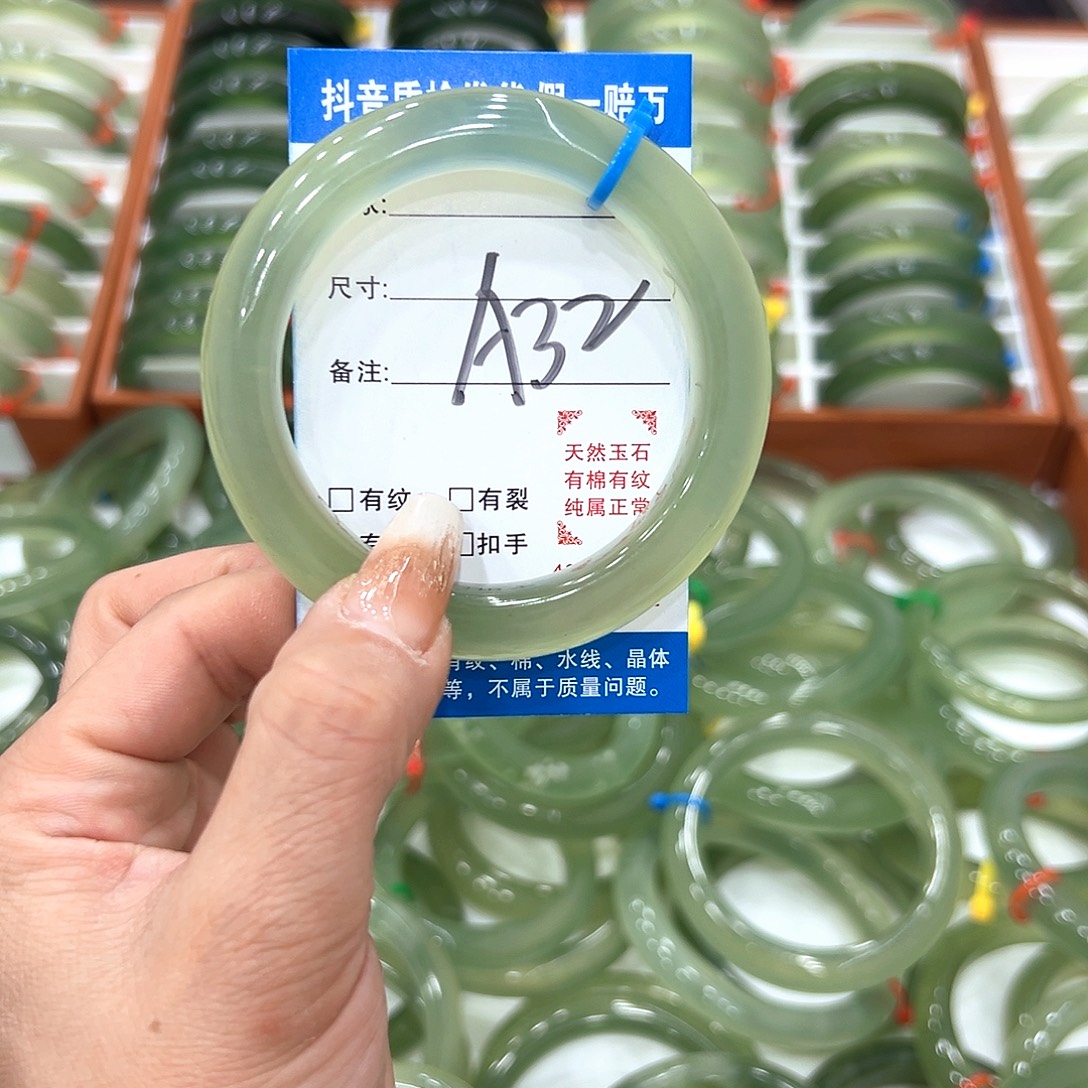 阿***呆蛇纹石玉未镶嵌手镯