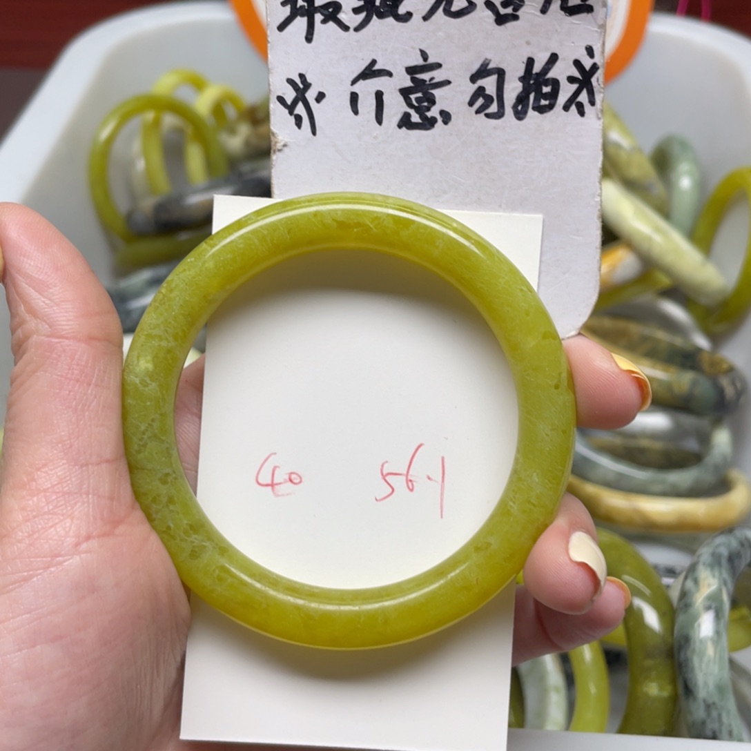 蛇纹石玉手镯未镶嵌