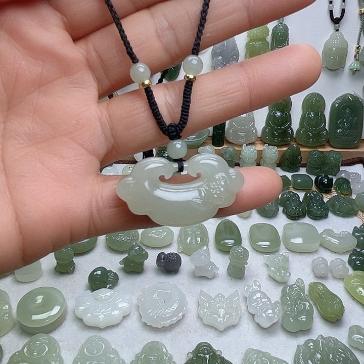 和田玉未镶嵌颈饰