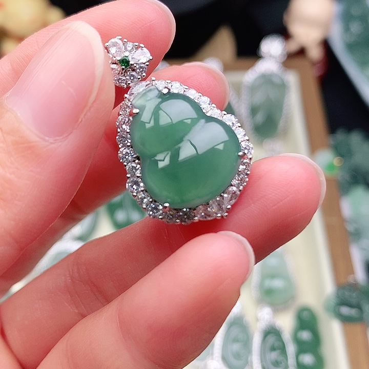 颈饰未镶嵌翡翠吊坠