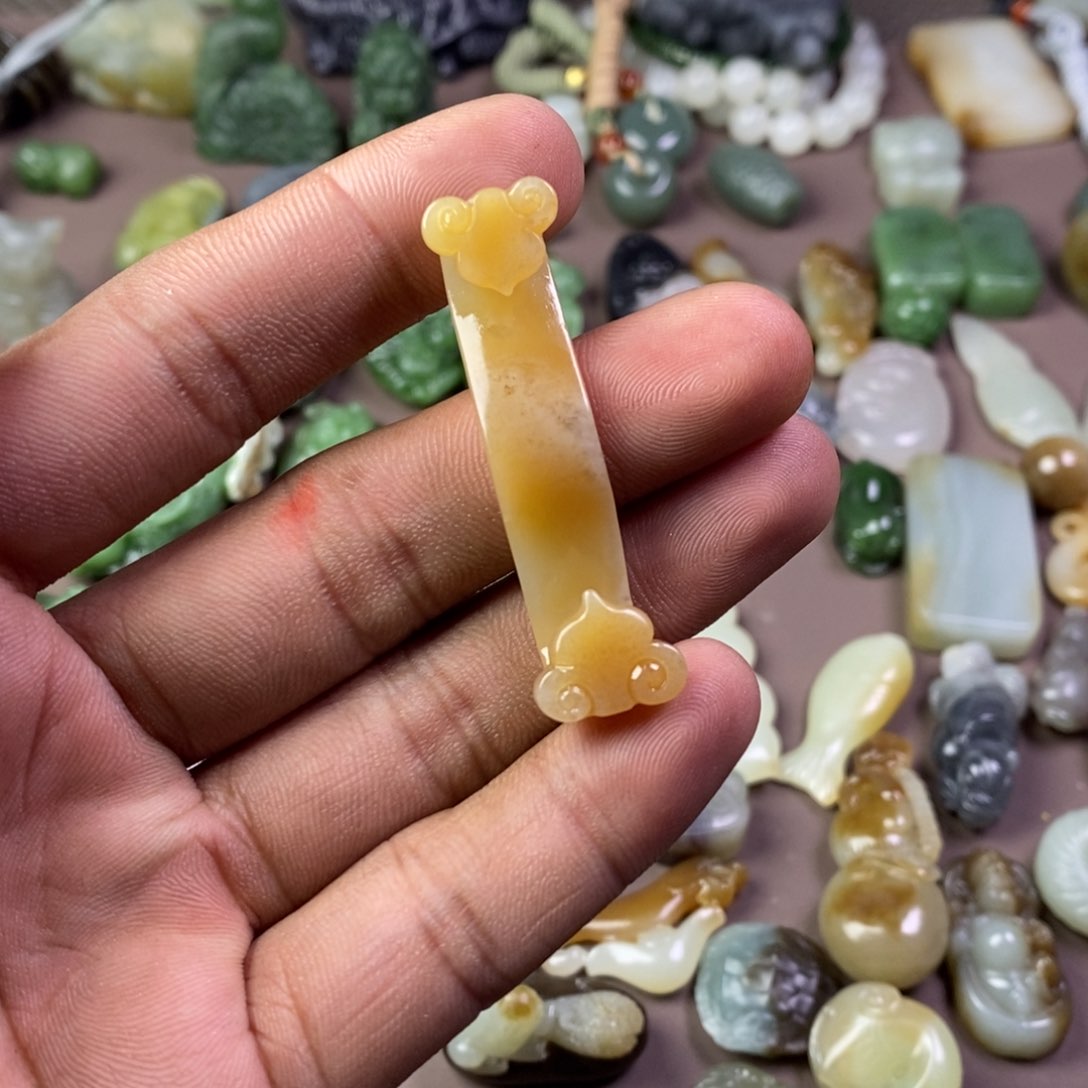 和田玉颈饰未镶嵌毛**丽