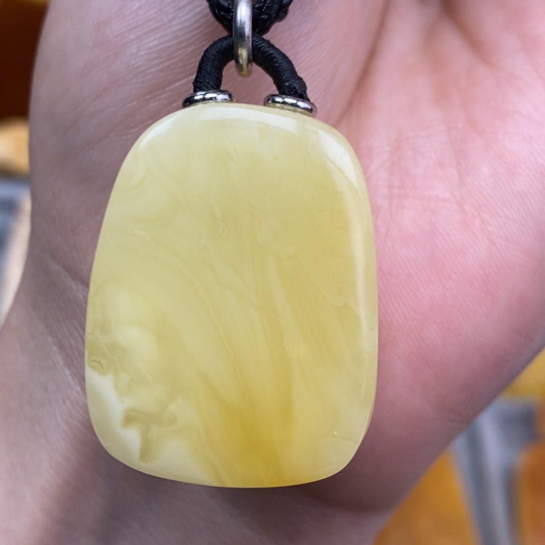 琥珀吊坠(赠链)未镶嵌