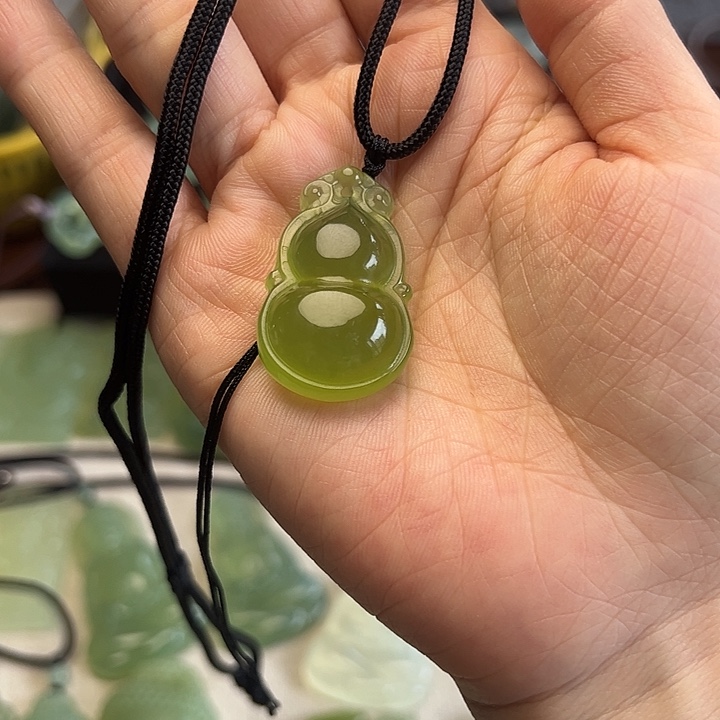 唐***宝蛇纹石玉合金颈饰