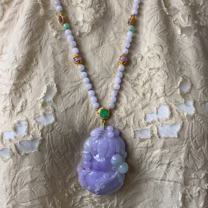 翡翠未镶嵌吊坠(赠链)