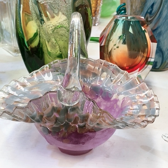 琉璃花瓶高21厘米宽21