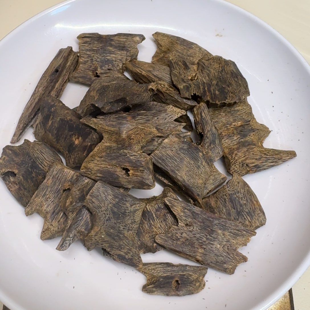 S***H沉香沉香碎屑红骨凹身高油块料100克