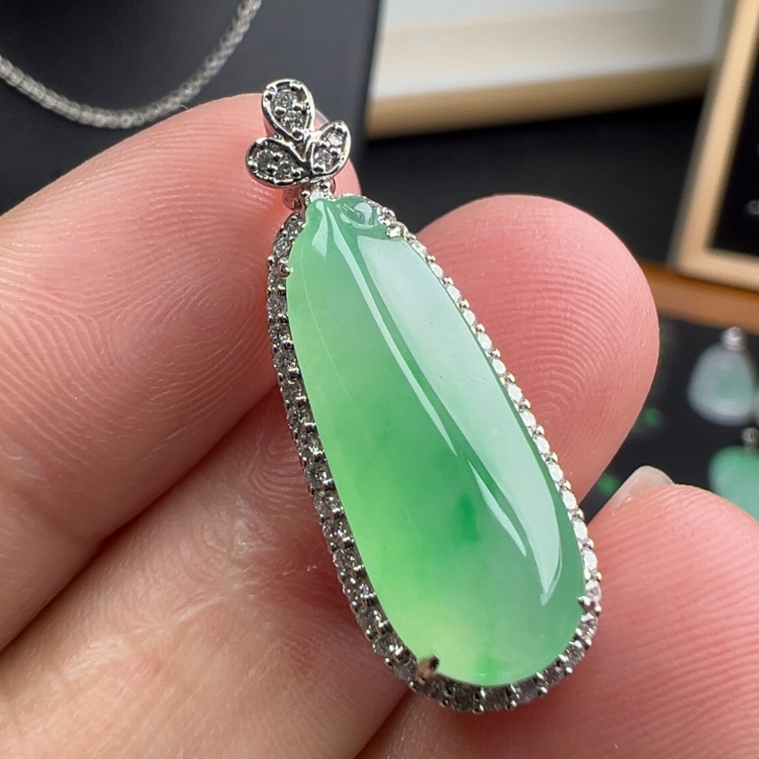 翡翠18K金镶嵌颈饰