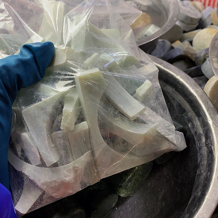 蛇纹石玉原未镶嵌