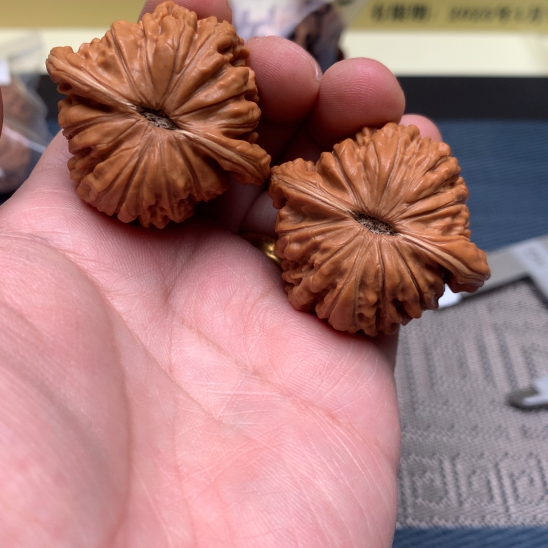 【闪购商品】文玩核桃吊坠空**车汉高楼42