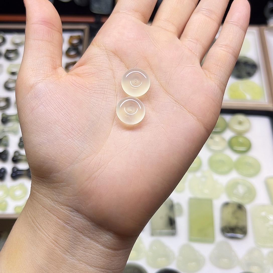 岫玉未镶嵌吊坠(赠链)