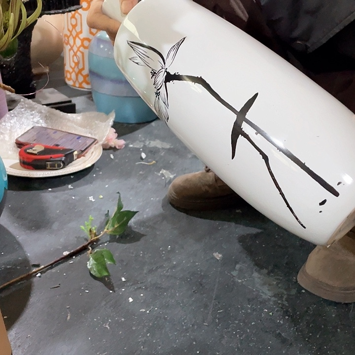 陶瓷花瓶，仿真绿植。