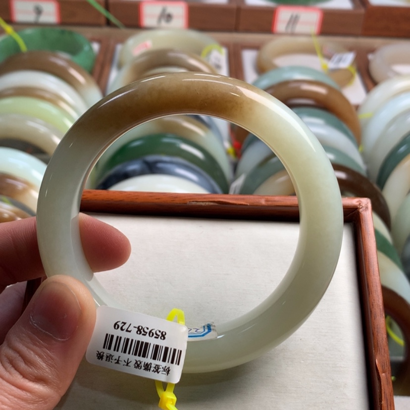 【闪购商品】和田玉手镯未镶嵌58