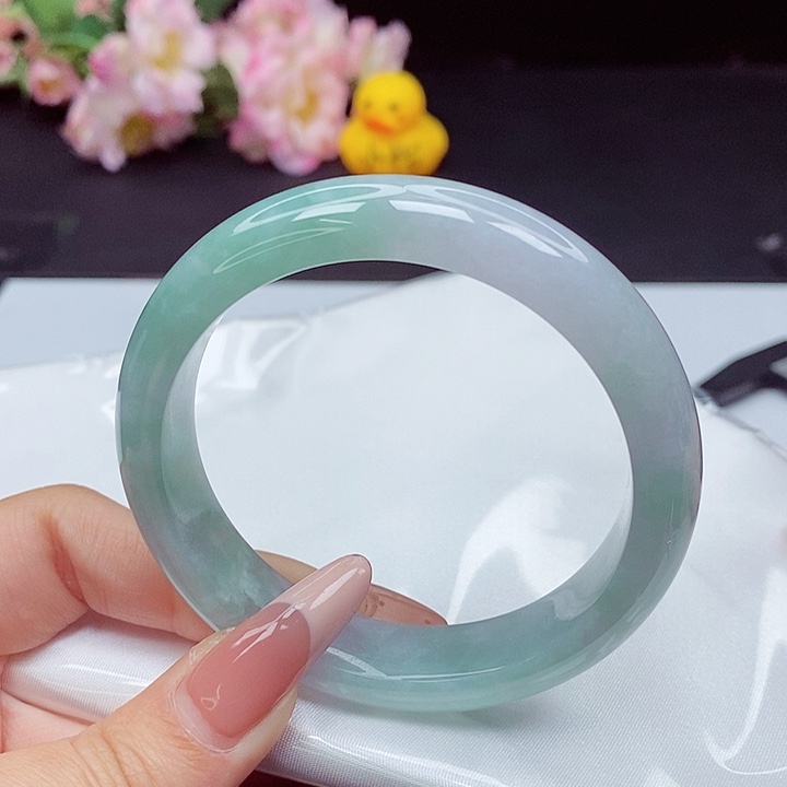 翡翠手镯未镶嵌57圈