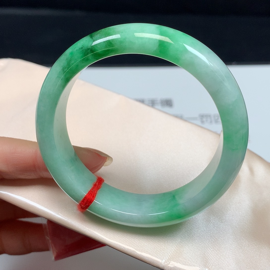 翡翠未镶嵌手镯1965