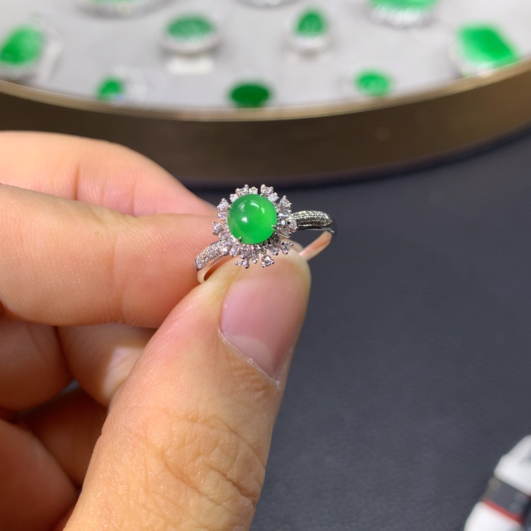 翡翠戒指18K金镶嵌翡翠