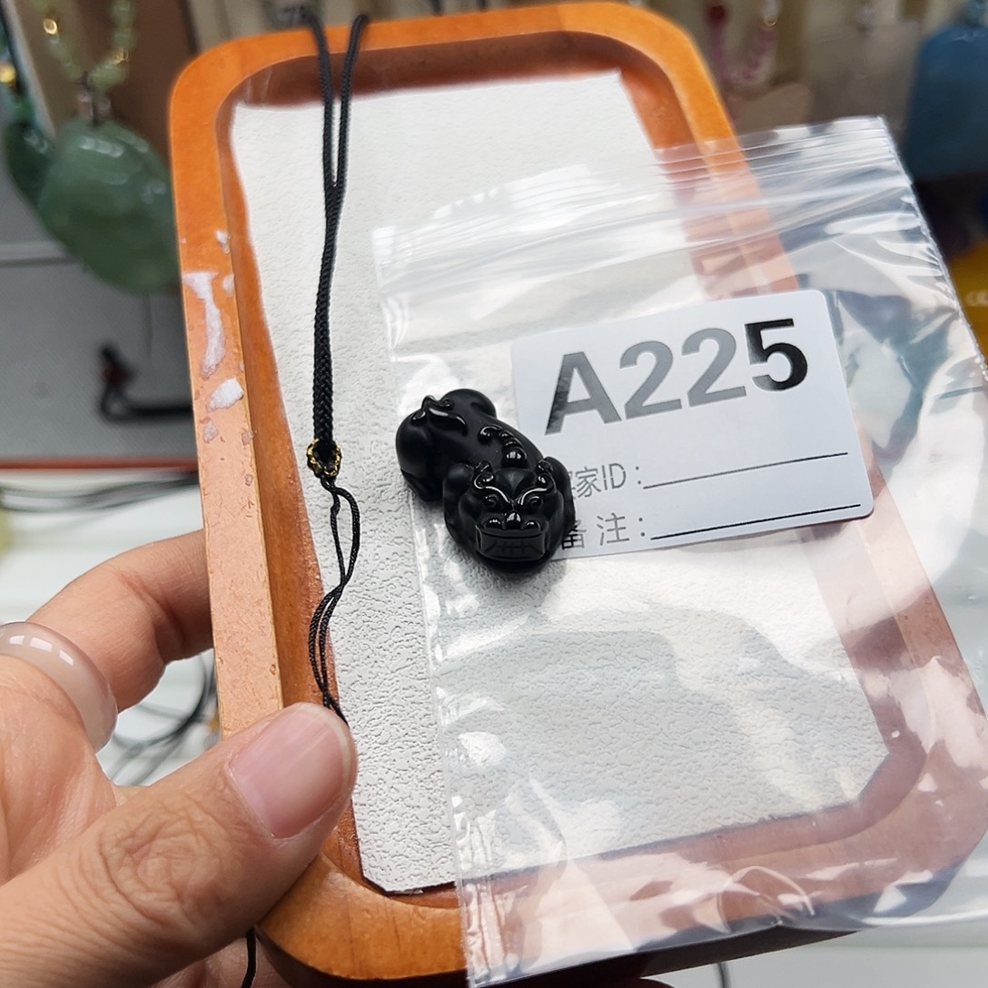 悠***.黑曜岩合金颈饰吊坠