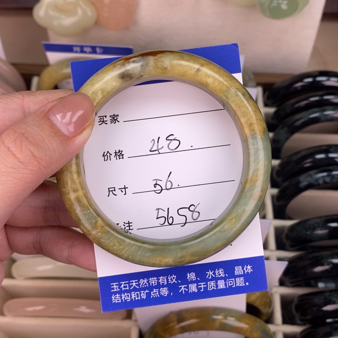 蛇纹石玉手镯未镶嵌