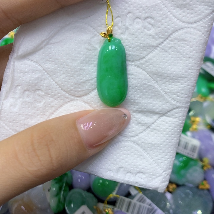 颈饰18K金镶嵌翡翠